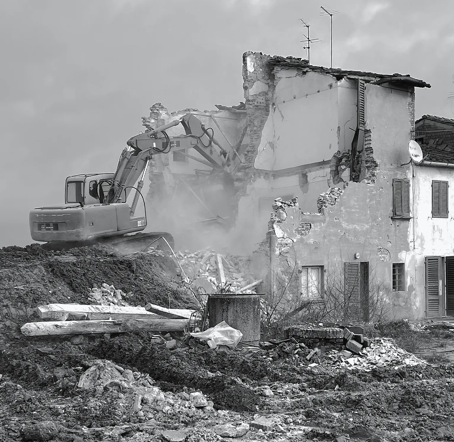 Demolizione fabbricato residenziale
